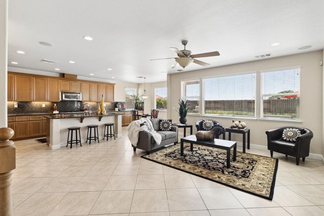 116 Emma Ct, Roseville, CA 95661