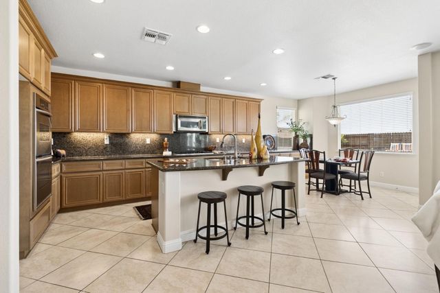 116 Emma Ct, Roseville, CA 95661