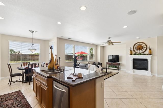 116 Emma Ct, Roseville, CA 95661