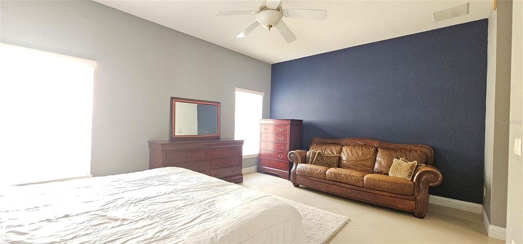 Image 12 of property listing at 10927 LEADER LANE, Orlando, FL 32825