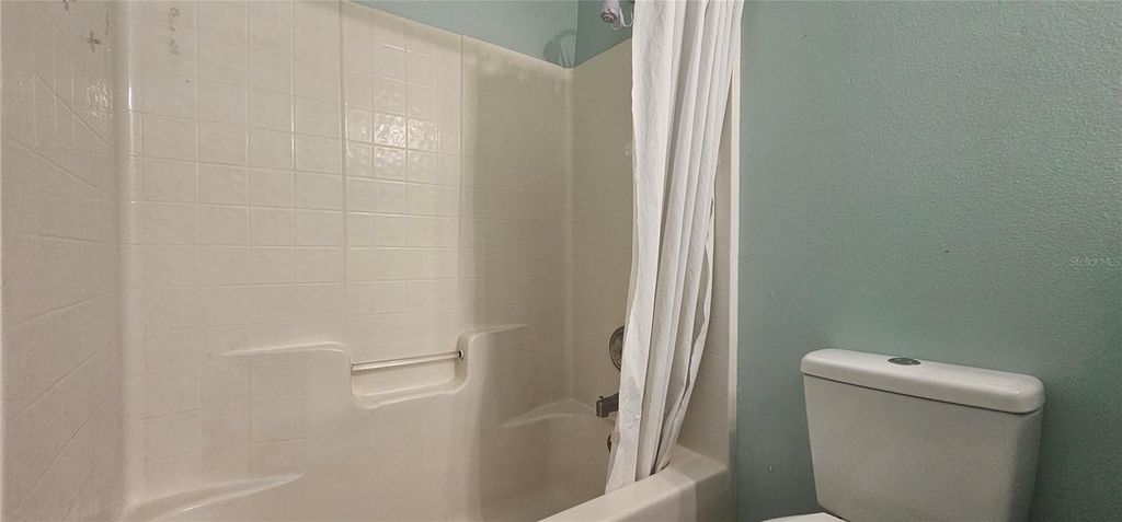 Image 18 of property listing at 10927 LEADER LANE, Orlando, FL 32825