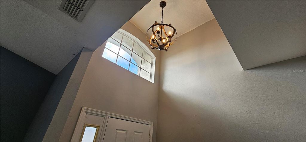 Image 4 of property listing at 10927 LEADER LANE, Orlando, FL 32825