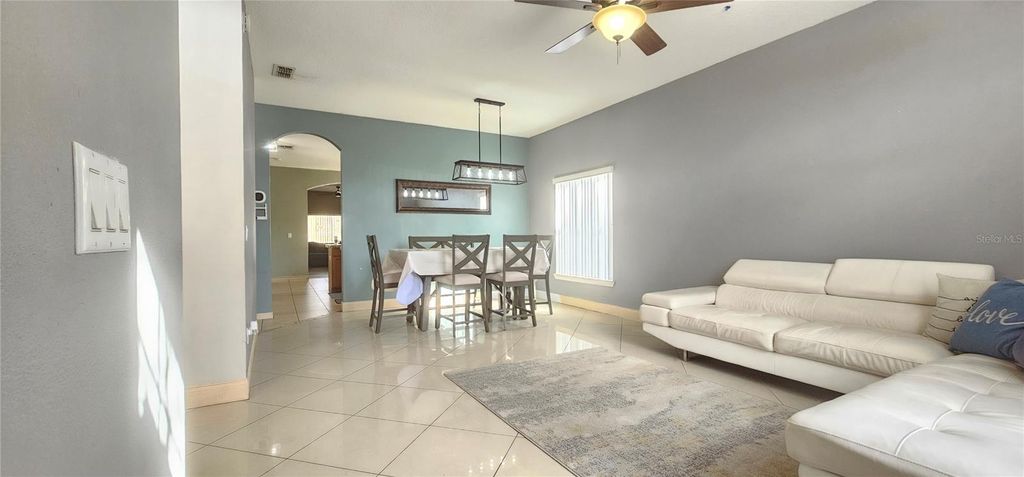 Image 5 of property listing at 10927 LEADER LANE, Orlando, FL 32825