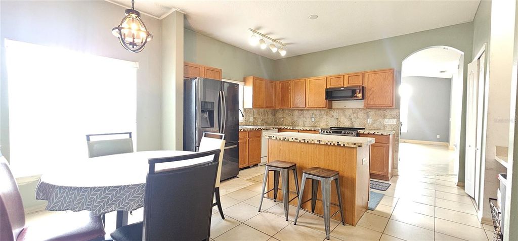 Image 7 of property listing at 10927 LEADER LANE, Orlando, FL 32825