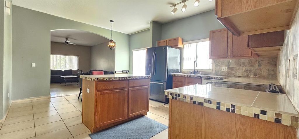 Image 8 of property listing at 10927 LEADER LANE, Orlando, FL 32825