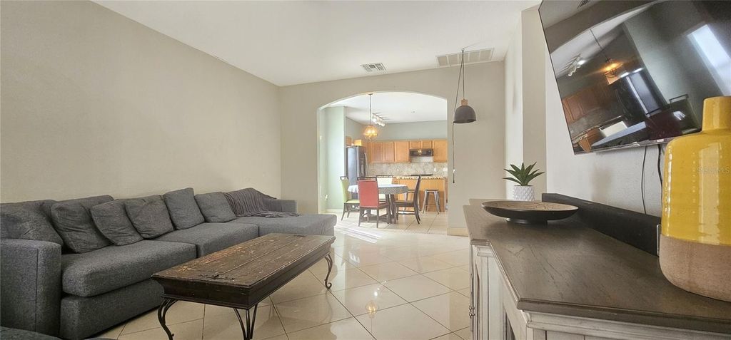 Image 10 of property listing at 10927 LEADER LANE, Orlando, FL 32825