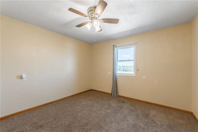 17670 SE 14th Road, Dearborn, MO 64439