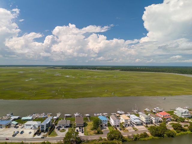 204 Sea Cloud Circle, Edisto Island, SC 29438