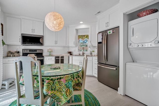 204 Sea Cloud Circle, Edisto Island, SC 29438