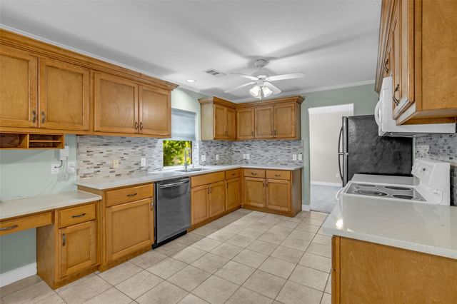 8122 Perch, Baytown, TX 77523