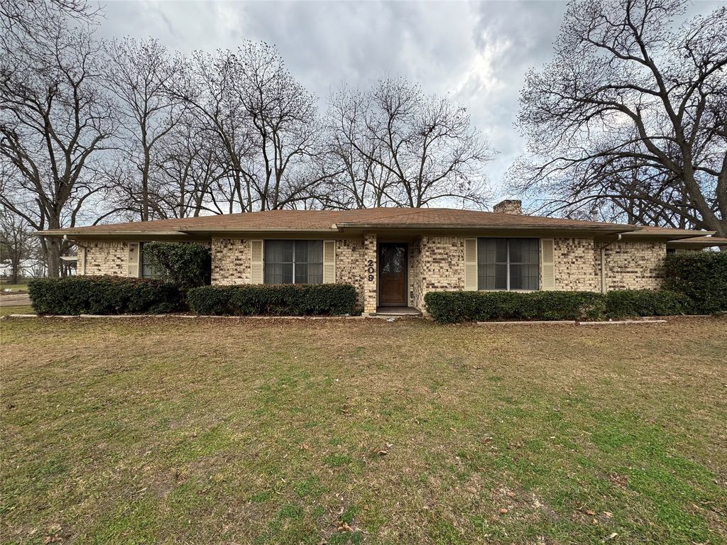 209 N Harrison Street, Roxton, TX 75477