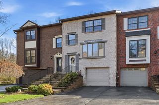766 Windvue Dr, Robinson Twp, PA 15205