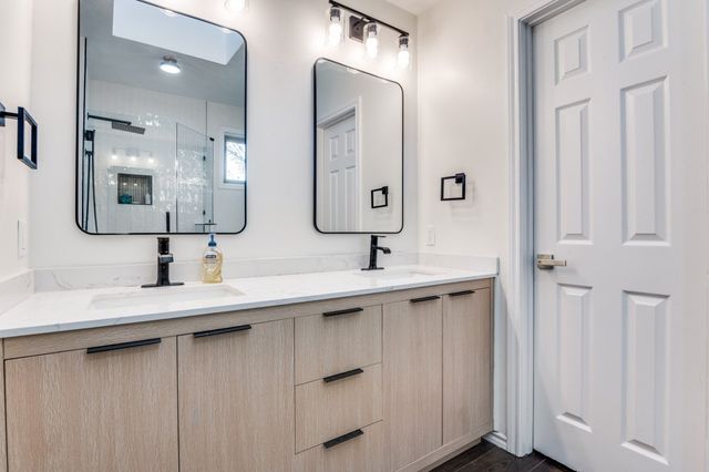 933 SLEEPY HOLLOW Drive, Cedar Hill, TX 75104