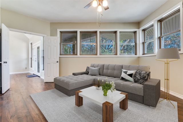 933 SLEEPY HOLLOW Drive, Cedar Hill, TX 75104