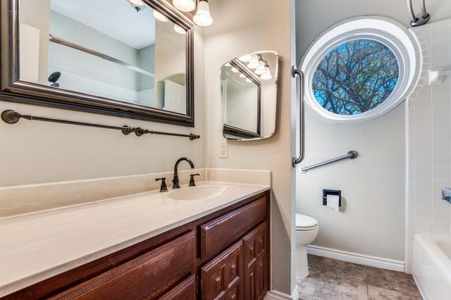 933 SLEEPY HOLLOW Drive, Cedar Hill, TX 75104