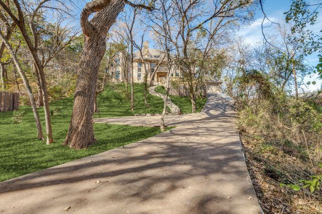 933 SLEEPY HOLLOW Drive, Cedar Hill, TX 75104