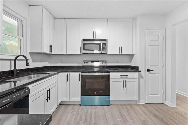 2152 Cedar Creek Lane, Lithia Springs, GA 30122