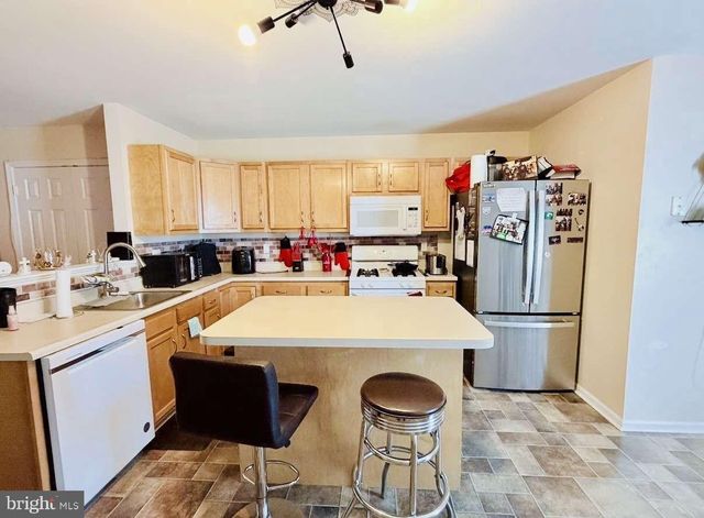 412 W THIRTY SECOND ST, Wilmington, DE 19802