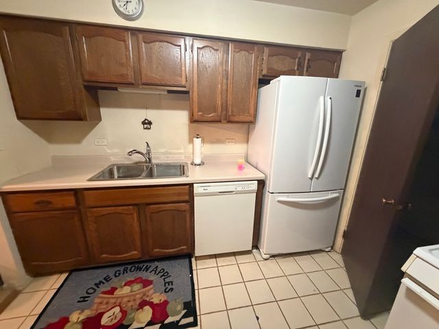 5149 Coventry Lane 6-B-1, Gurnee, IL 60031