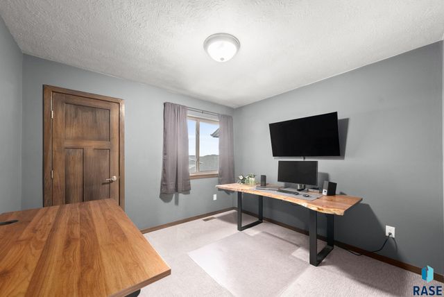 227 E Ivy Rd Road, Tea, SD 57064