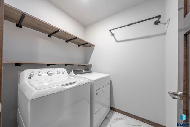 227 E Ivy Rd Road, Tea, SD 57064