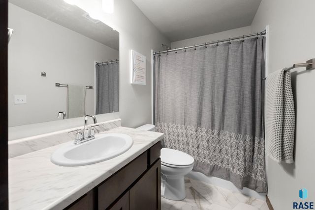 227 E Ivy Rd Road, Tea, SD 57064