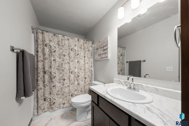 227 E Ivy Rd Road, Tea, SD 57064