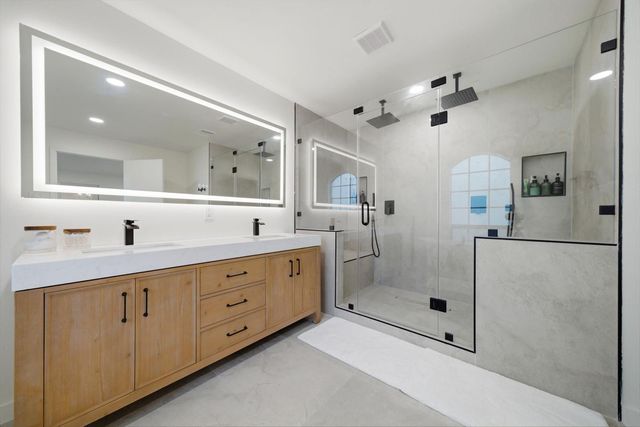 5610 Court Of Lions Street, Houston, TX 77069