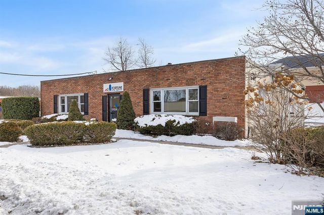 39 Woodland Road, Roseland, NJ 07068