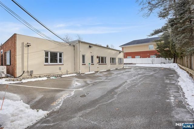 39 Woodland Road, Roseland, NJ 07068