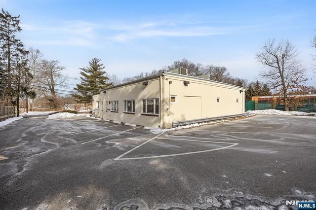 39 Woodland Road, Roseland, NJ 07068