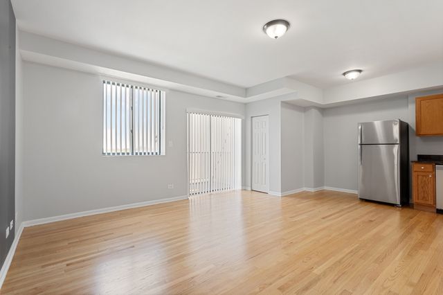 2451 W Howard Street 505, Chicago, IL 60645