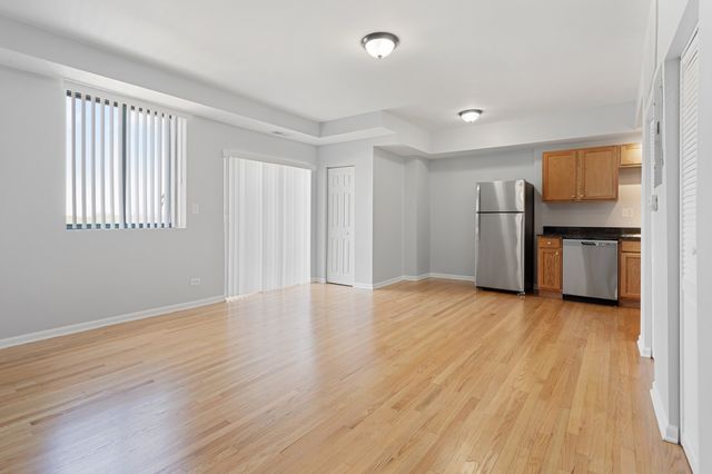 2451 W Howard Street 505, Chicago, IL 60645