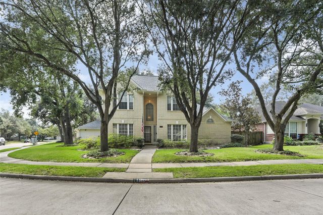 1726 Rustic Oak Lane, Seabrook, TX 77586