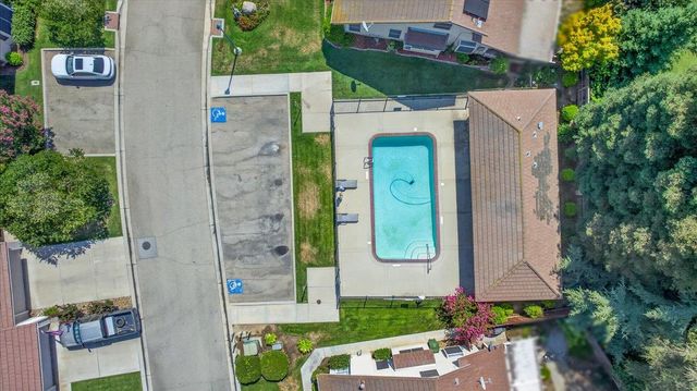 337 Village Drive, Dinuba, CA 93618