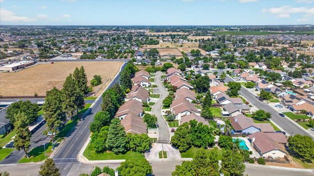 337 Village Drive, Dinuba, CA 93618