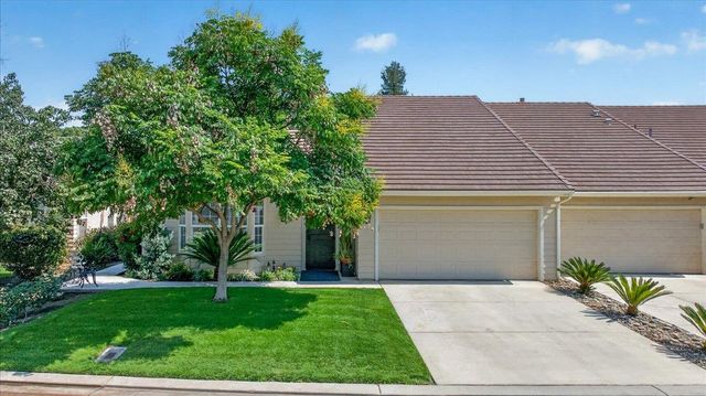 337 Village Drive, Dinuba, CA 93618