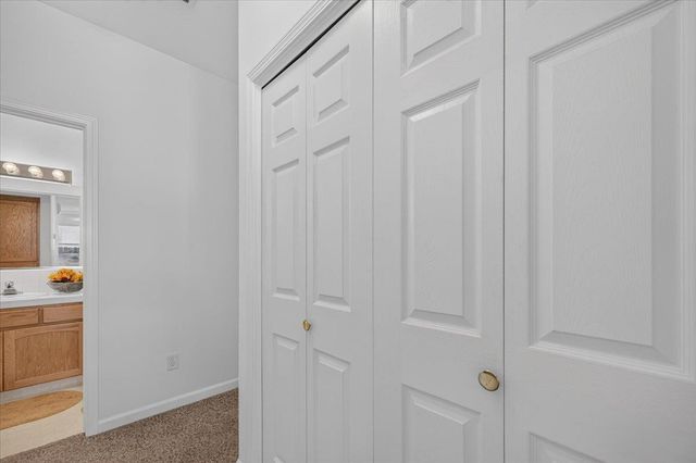 337 Village Drive, Dinuba, CA 93618