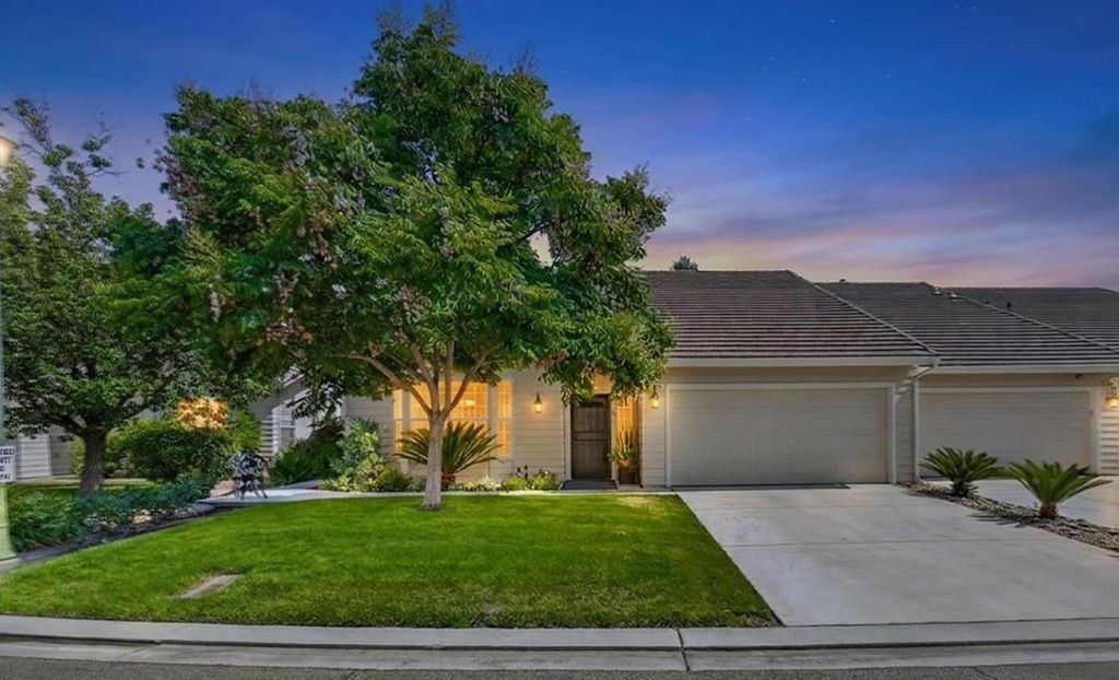 337 Village Drive, Dinuba, CA 93618