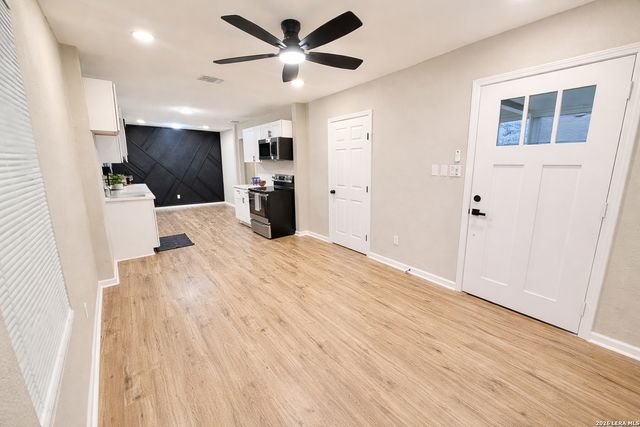 215 E Lubbock, San Antonio, TX 78204