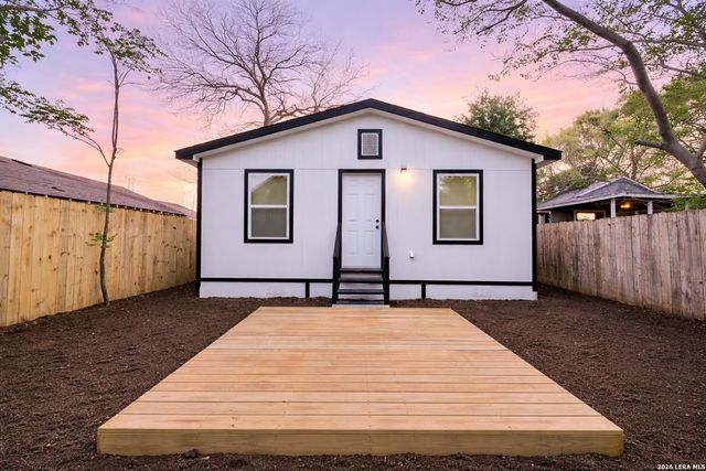 215 E Lubbock, San Antonio, TX 78204