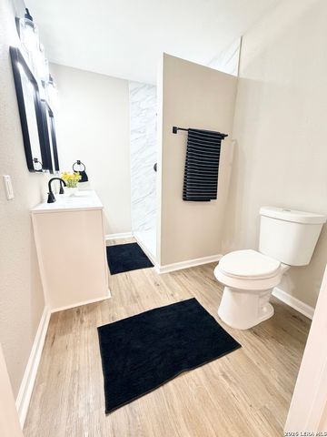 215 E Lubbock, San Antonio, TX 78204