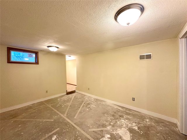 605 8th Avenue, Marion, IA 52302