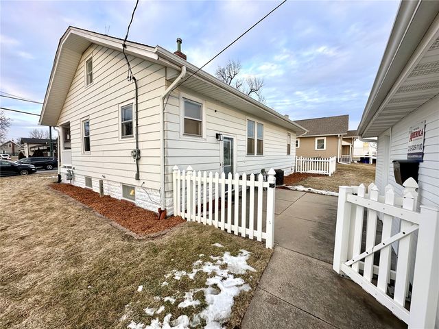 605 8th Avenue, Marion, IA 52302