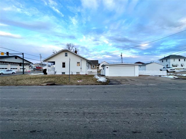 605 8th Avenue, Marion, IA 52302