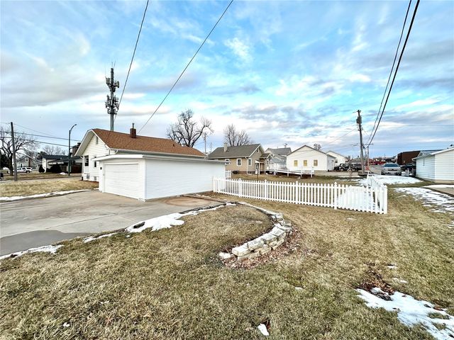605 8th Avenue, Marion, IA 52302