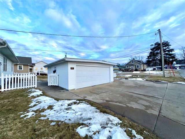 605 8th Avenue, Marion, IA 52302