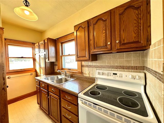 605 8th Avenue, Marion, IA 52302