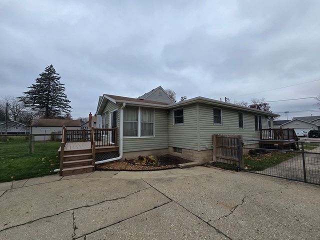 417 Stewart Avenue, Woodstock, IL 60098