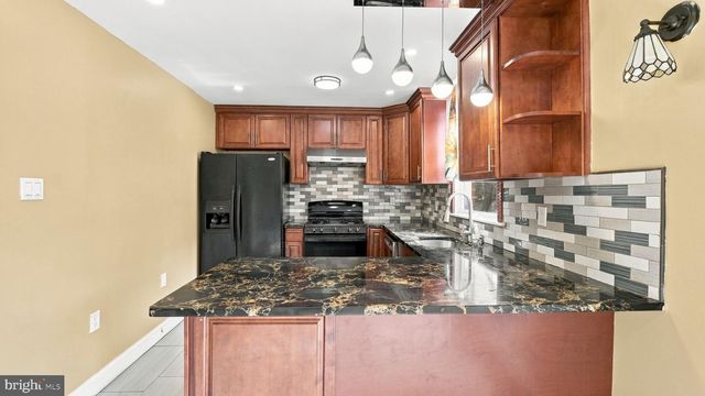 10025 S CANTERBURY RD, Philadelphia, PA 19114